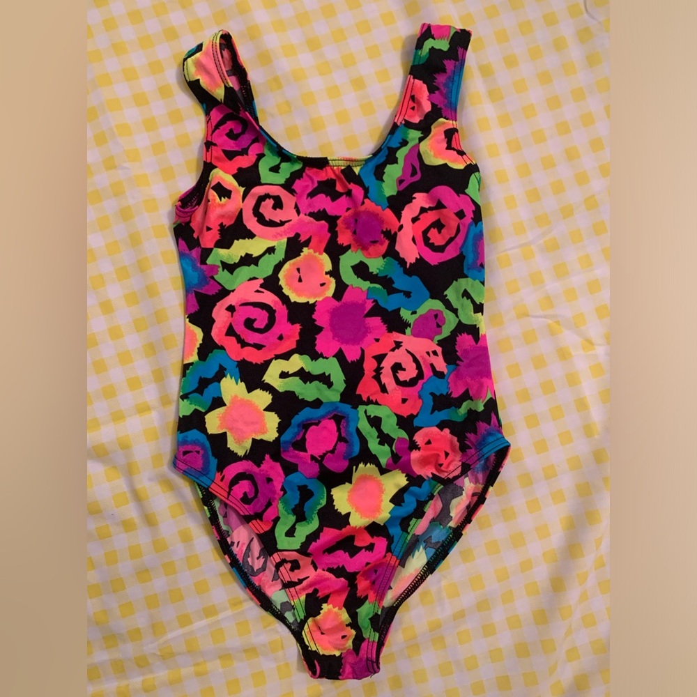 Vintage vibrant floral leotard. No lining. Has tag but you can’t read. No holes